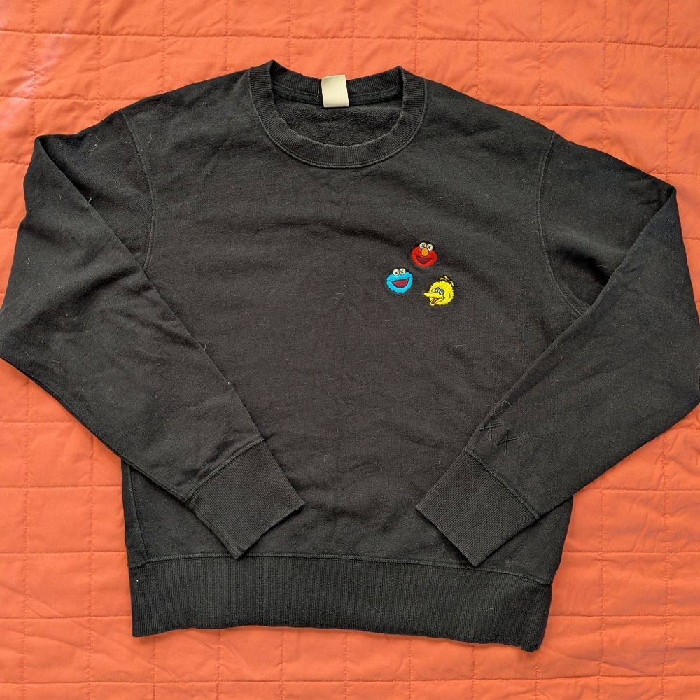 Uniqlo x KAWS Sesame Street Black Crewneck Sweater